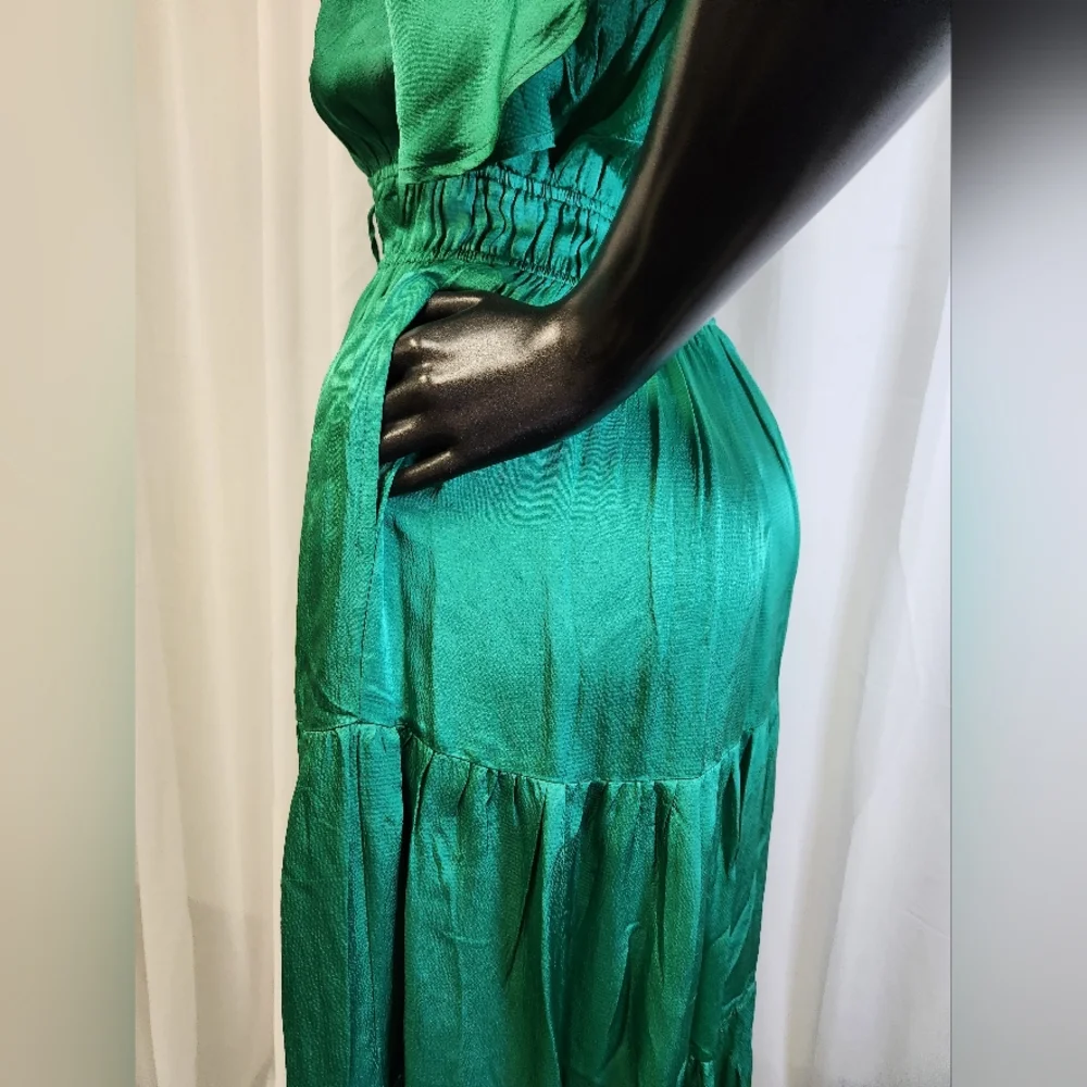 Elegant Green Maxi Dress - Picture 4 of 16
